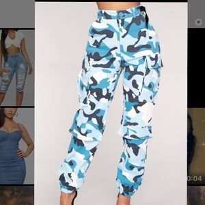 Fashion nova cargo pants ! Blue